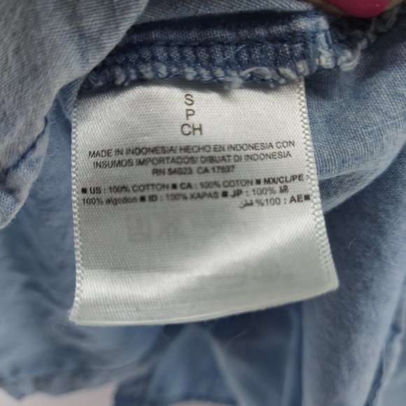 old navy Classic Chambray Button Front Shirt - Picture 9 of 10